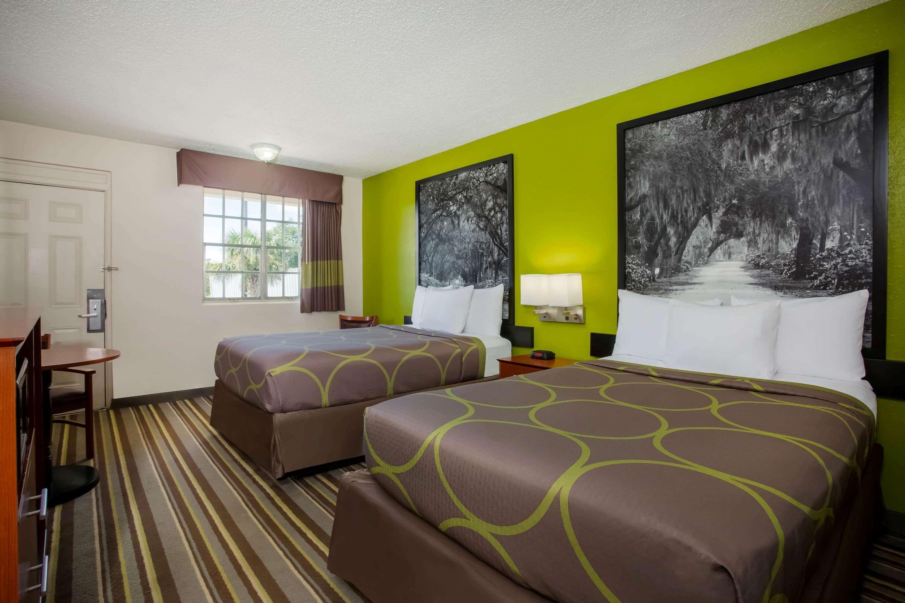 Super 8 By Wyndham Lake City Dış mekan fotoğraf